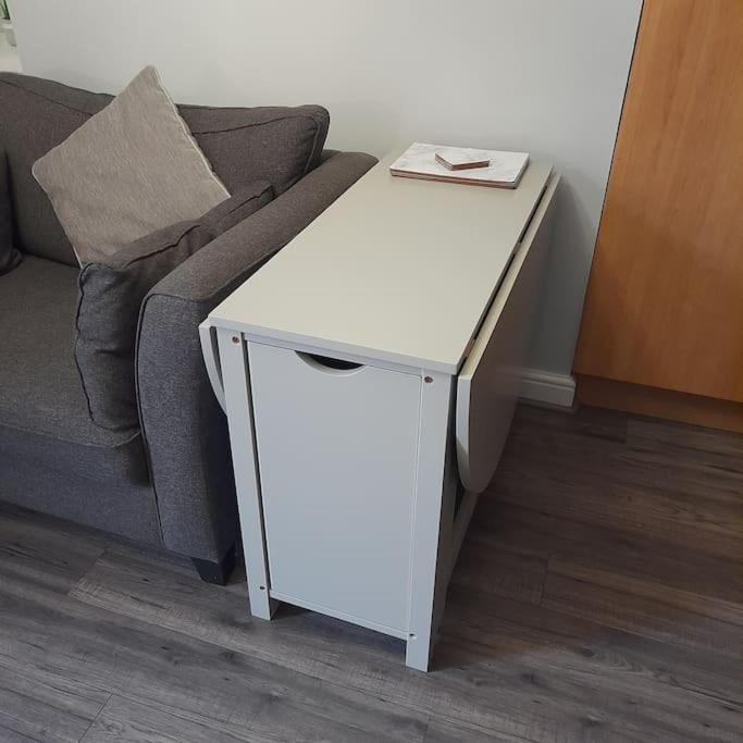 Cosy 3 Bed - Fantastic Location Apartment